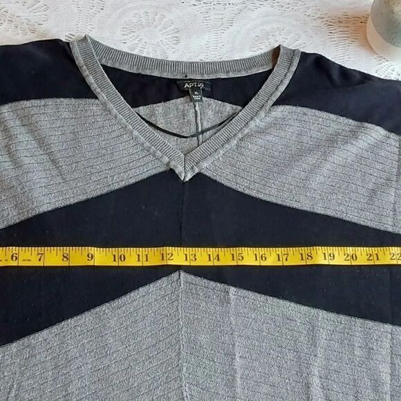 Three top bundle- Sz XL - Picture 13 of 13